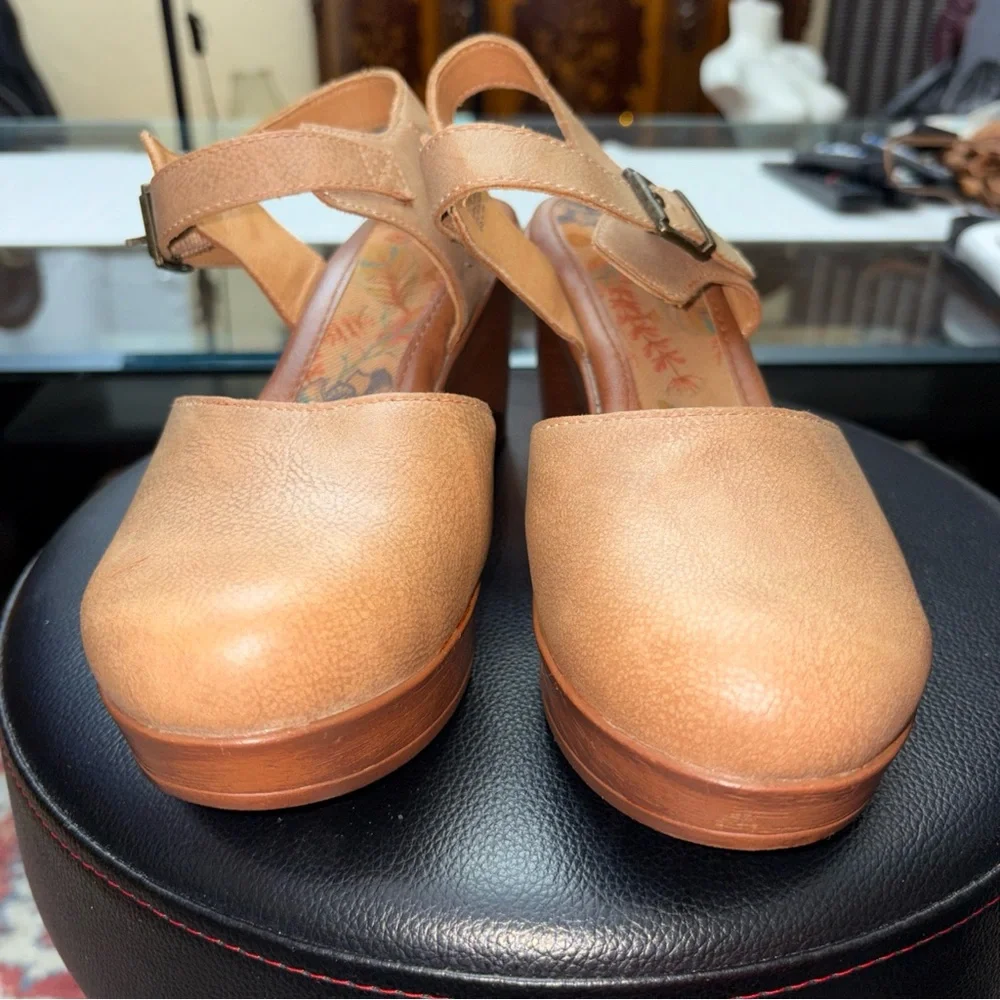 BOC by BORN , Natasha comfort Tan Women's Heels size 9